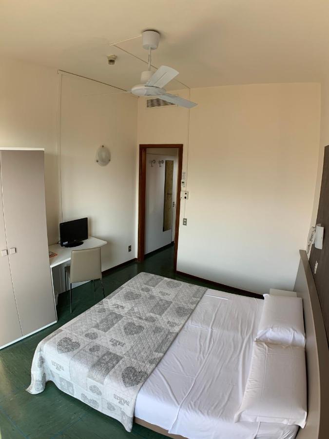 Hotel Sorriso Бренцоне сул Гарда Екстериор снимка