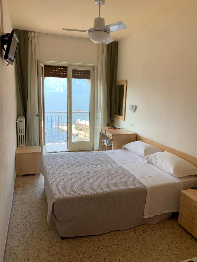 Hotel Sorriso Бренцоне сул Гарда Екстериор снимка
