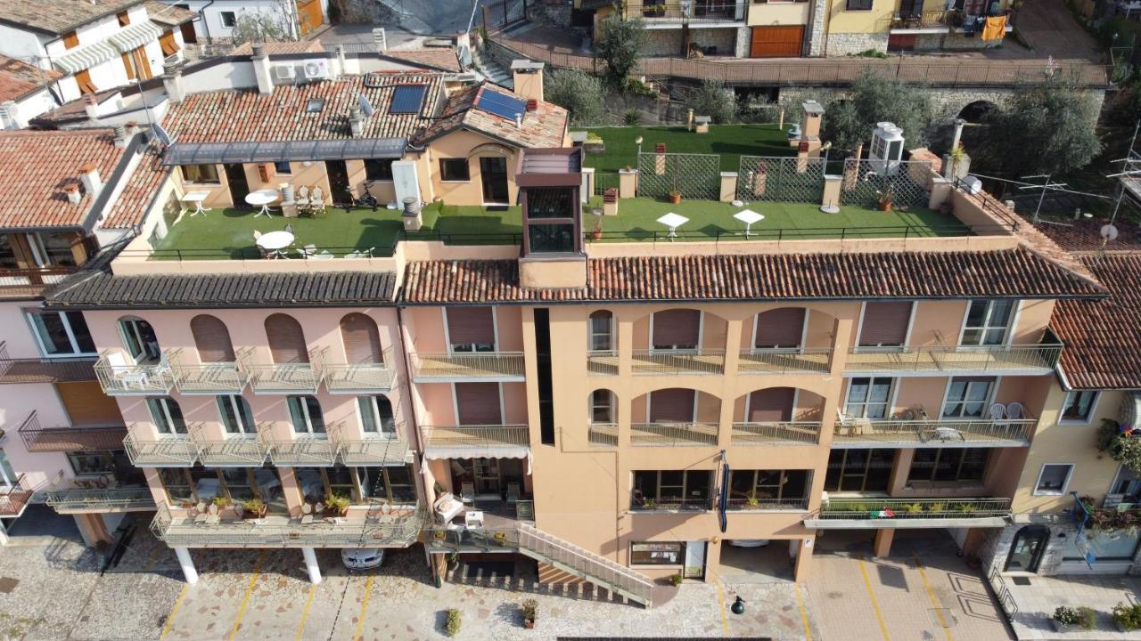 Hotel Sorriso Бренцоне сул Гарда Екстериор снимка