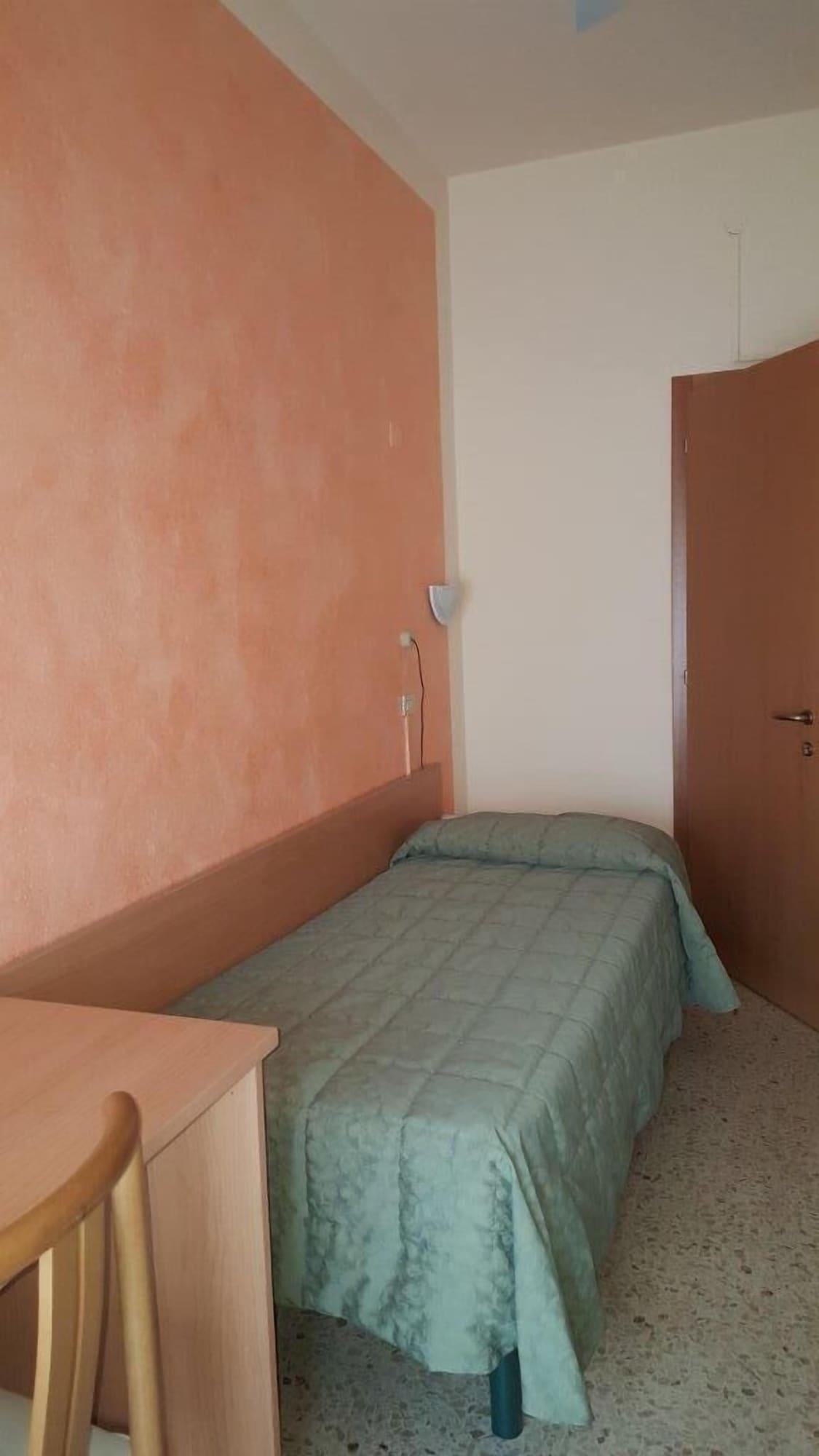 Hotel Sorriso Бренцоне сул Гарда Екстериор снимка