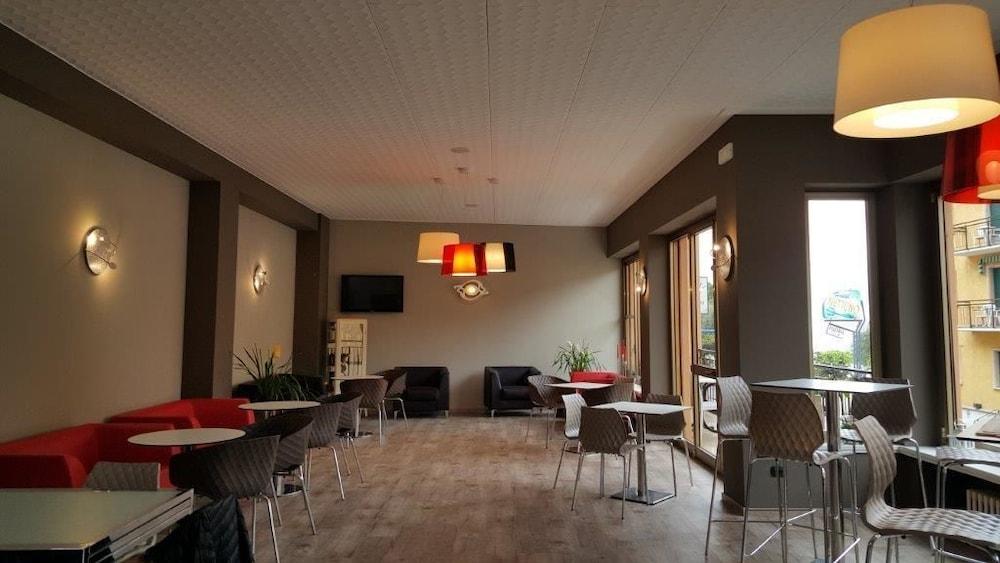 Hotel Sorriso Бренцоне сул Гарда Екстериор снимка