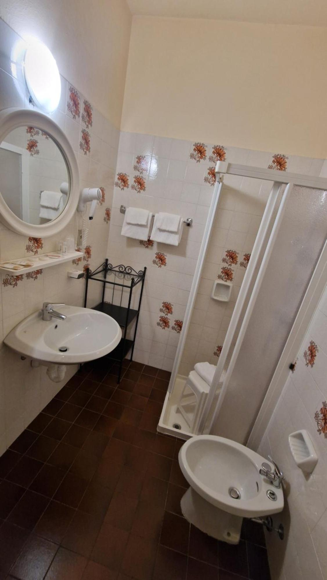 Hotel Sorriso Бренцоне сул Гарда Екстериор снимка