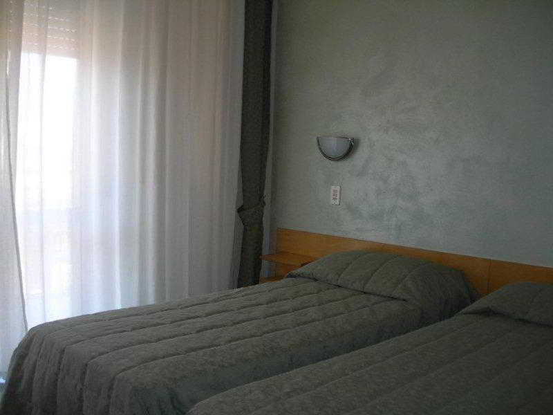 Hotel Sorriso Бренцоне сул Гарда Екстериор снимка